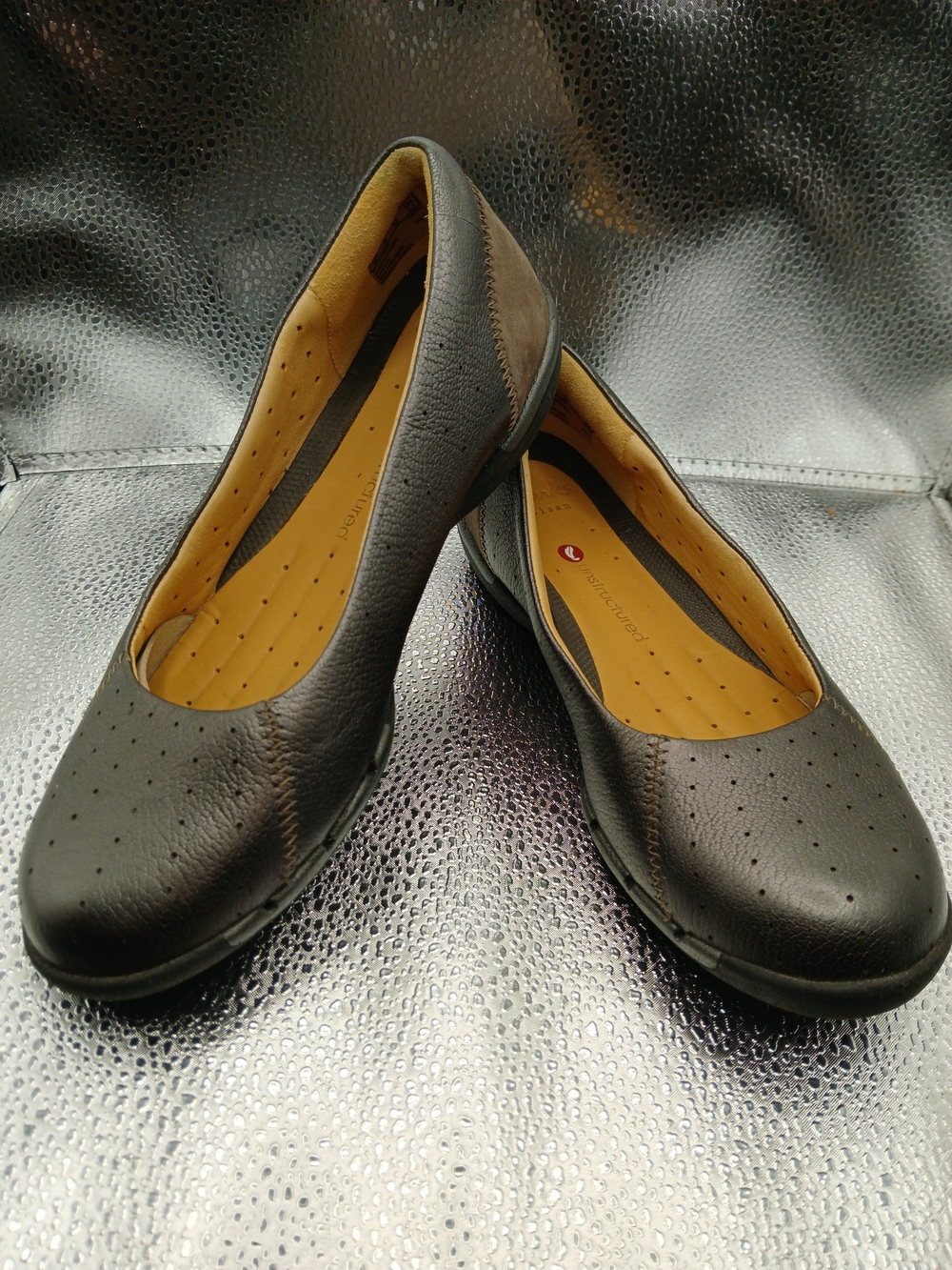 Clarks Unstructured Bronze Perforated Leather Ballet Flats Women's Size 6